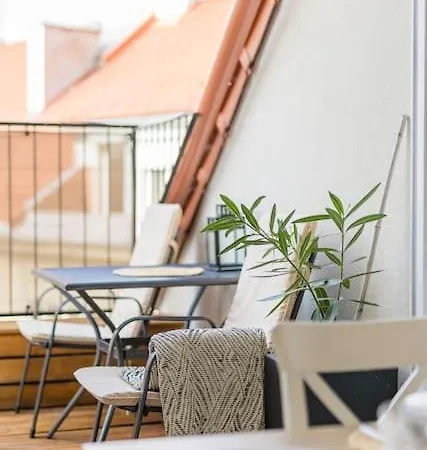Apartment Urban Oasis *